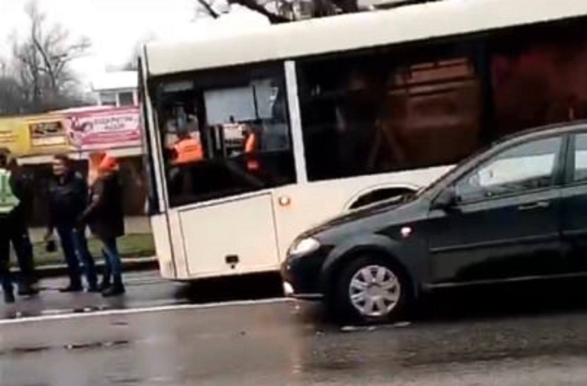 У Кропивницькому водійка зіткнулася з тролейбусом