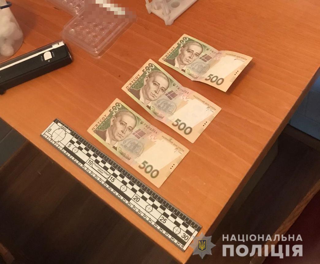 У Кропивницькому за три тисячi продавали пiдробленi COVID-сертифiкати