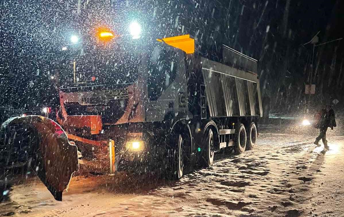 Дорожники Кіровоградщини борються з наслідками негоди (ФОТО)