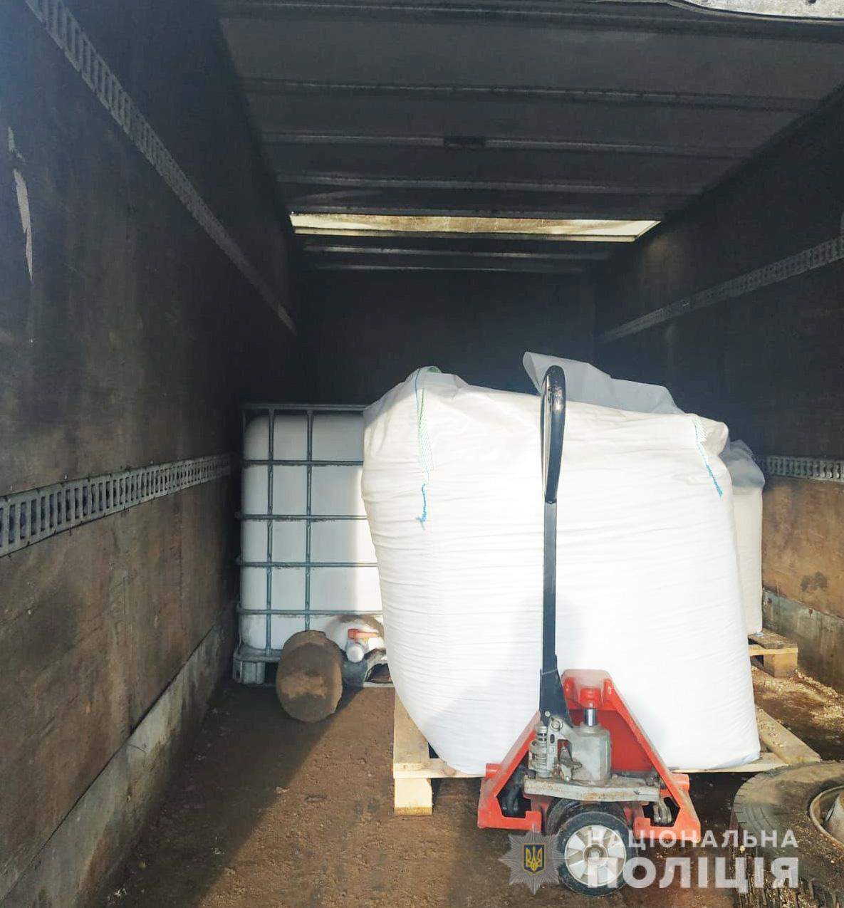 Спирт “пiд прикриттям” везли у вантажiвцi на Кiровоградщинi (ФОТО)