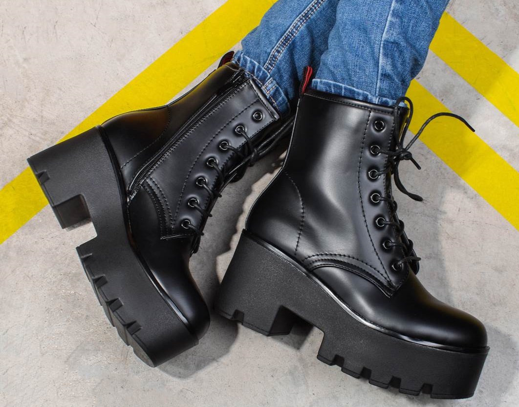 Кропивничанка поскаржилась на погані черевики і повернула за них кошти