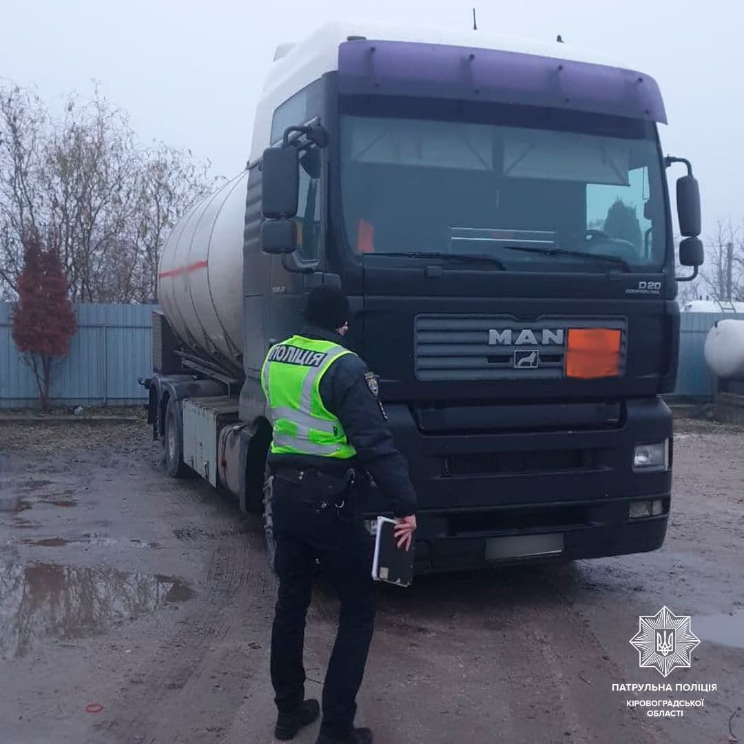 Водiї вантажiвок на Кiровоградщинi перевозили пальне без документiв