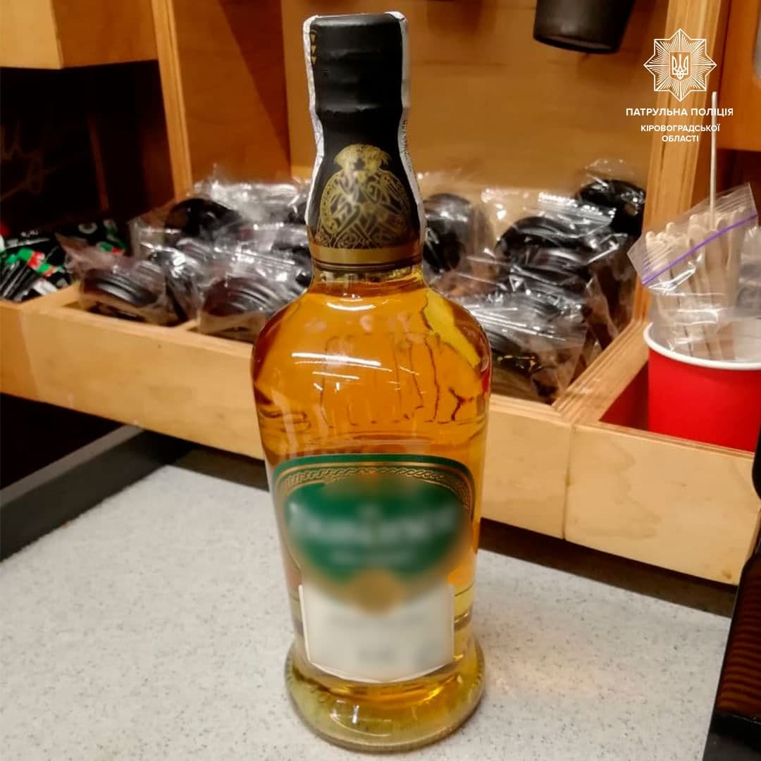 У Кропивницькому горе-крадій поцупив пляшку віскі (ФОТО)