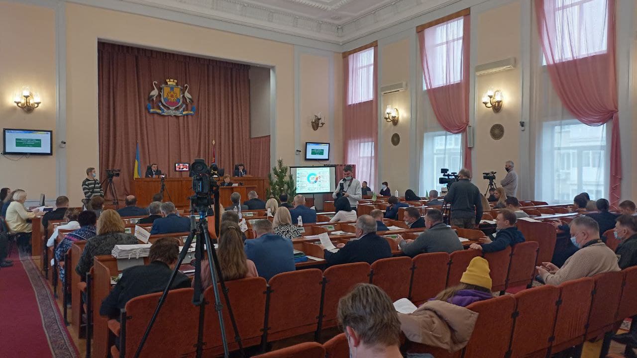 Медики, якi торгували фейковими сертифiкатами про вакцинацiю у Кропивницькому, досi працюють