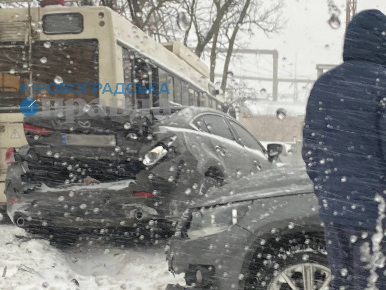 У Кропивницькому зiткнулися тролейбус i Mazda, постраждав один iз водiїв