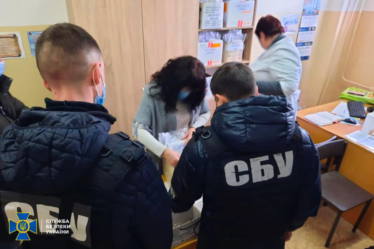 У Кропивницькому горе-лікарки продавали фальшиві COVID-сертифікати