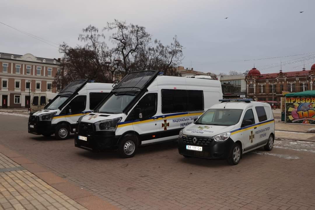 Кропивницьким гвардiйцям подарували спецавтобуси (ФОТО)