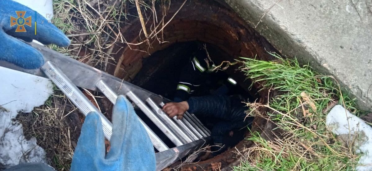 На Кіровоградщині жінка впала до каналізаційного колектора
