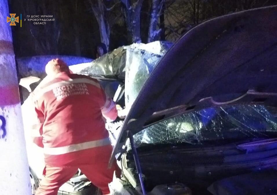 ДТП у Кропивницькому: знадобилася допомога рятувальникiв та медиків (ФОТО)