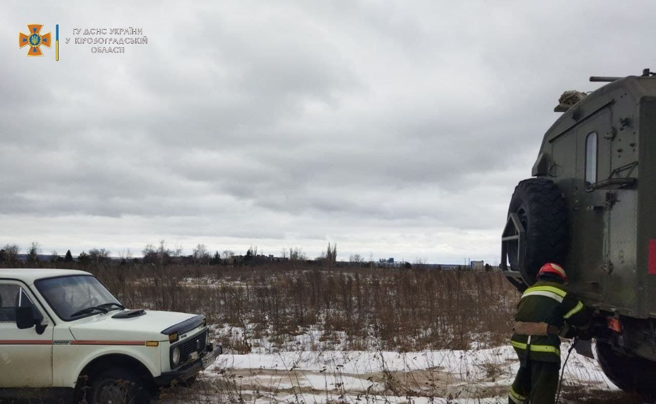На Кіровоградщині двоє водіїв потрапили у халепу (ФОТО)