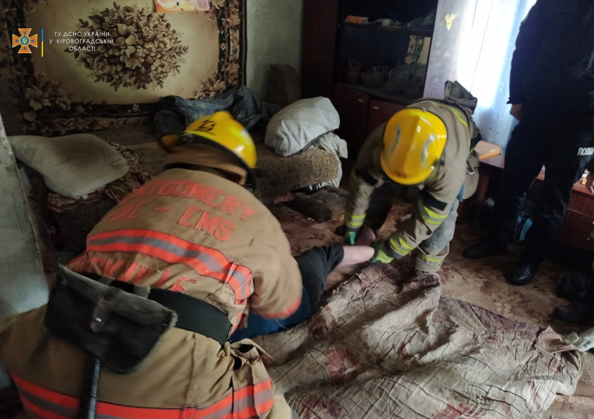 На Кіровоградщині хвора жінка застрягла у власному будинку (ФОТО)