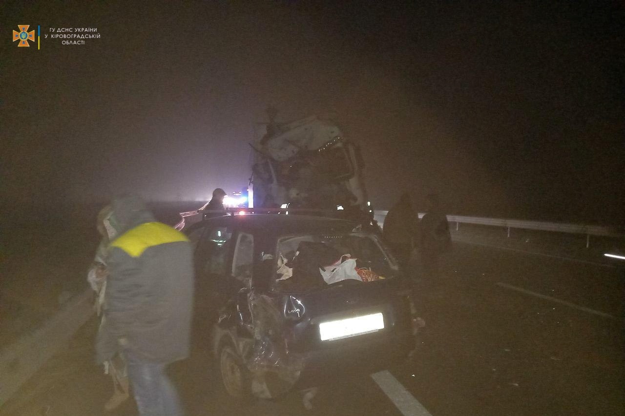 На Кіровоградщині у ДТП потрапили три автівки (ФОТО)