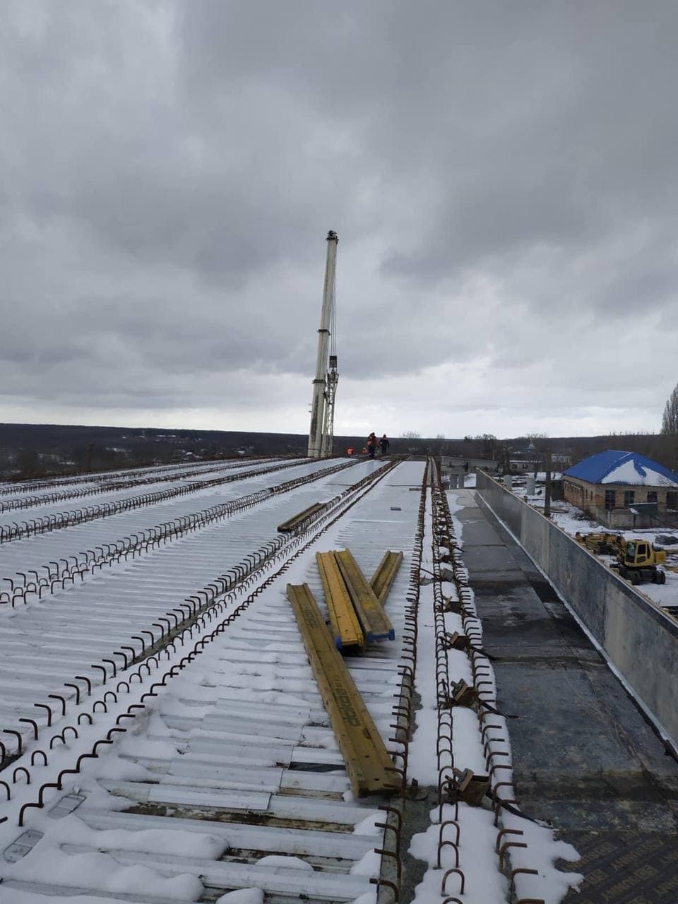 На Кiровоградщинi будують мiст: рух вiдновлять навеснi (ФОТО)