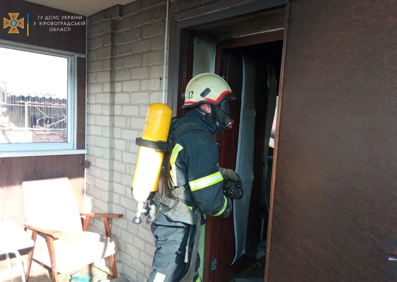 На Кіровоградщині під час пожежі врятували чоловіка