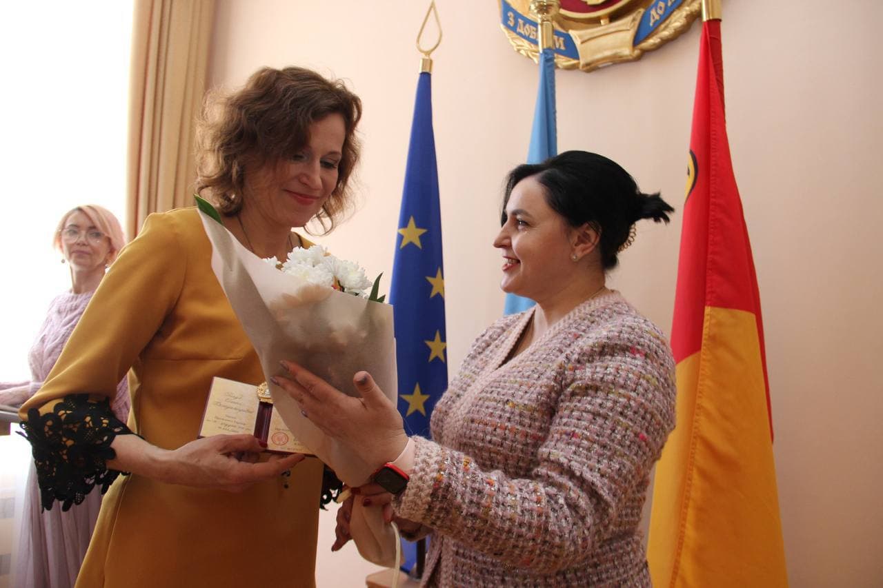 У Кіровоградській ОДА вручили відзнаки “Мати – героїня”