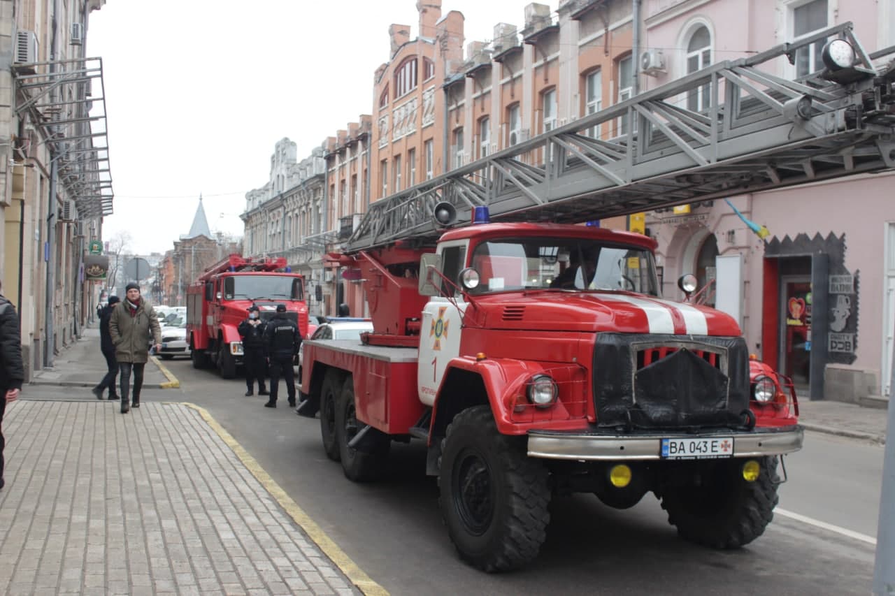 У Кропивницькому перевіряють інформацію про замінування будівлі облради (ФОТО)