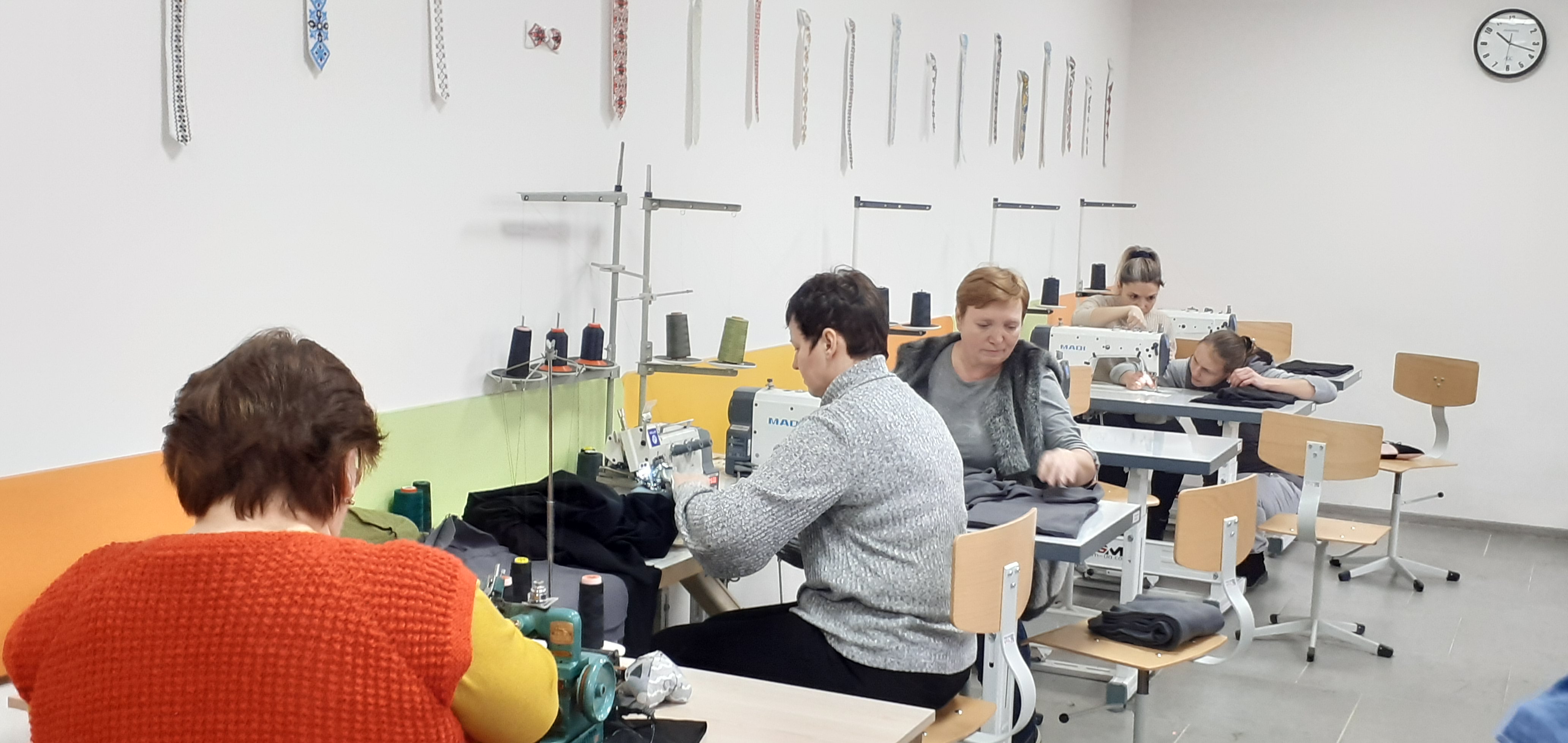 Освітянка і волонтерка Олена Горобець: Не втомлюємося допомагати мужнім захисникам рідної землі  (ФОТО)