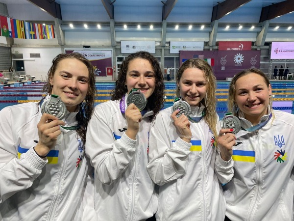 Кропивницькі плавчині здобули срібні медалі на Літніх Дефлімпійських іграх
