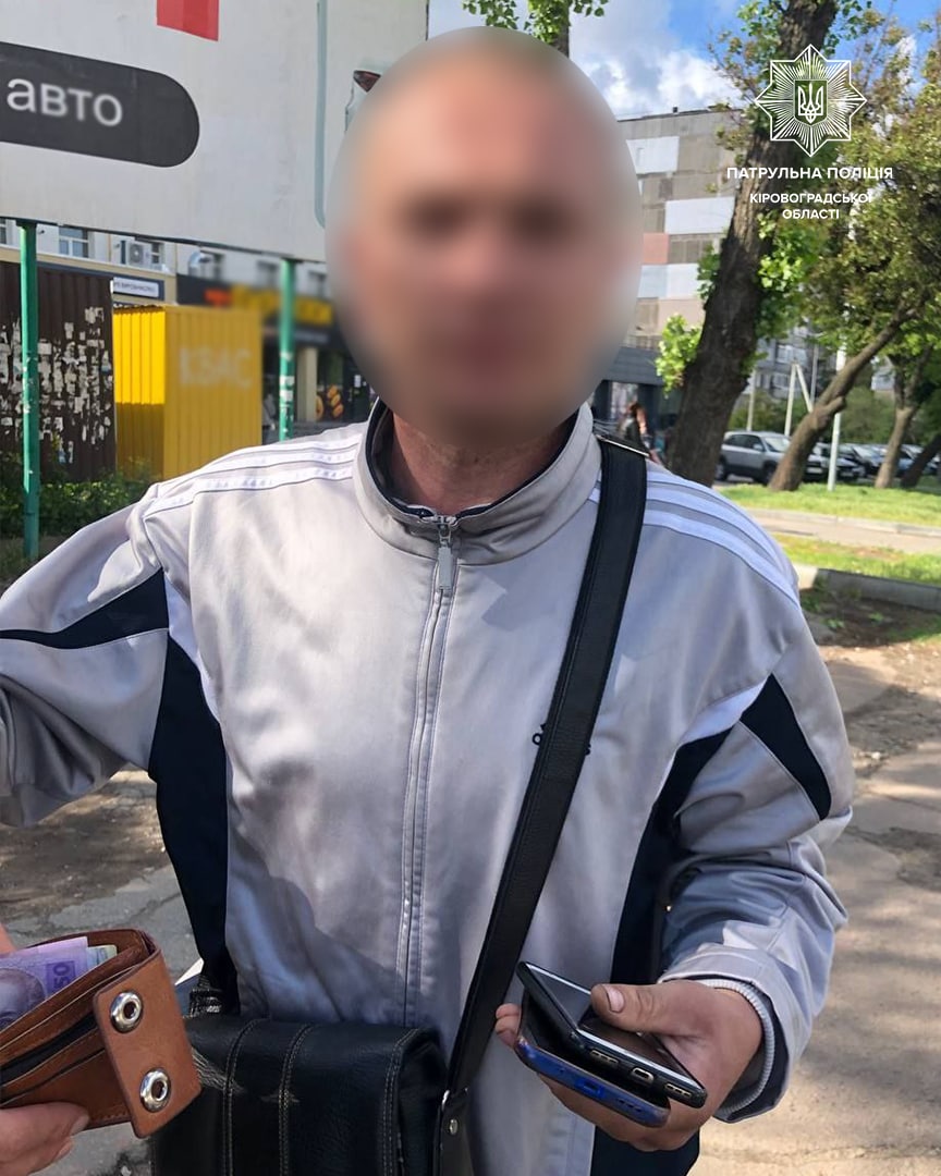 У Кропивницькому злодій вкрав телефон у магазині (ФОТО)