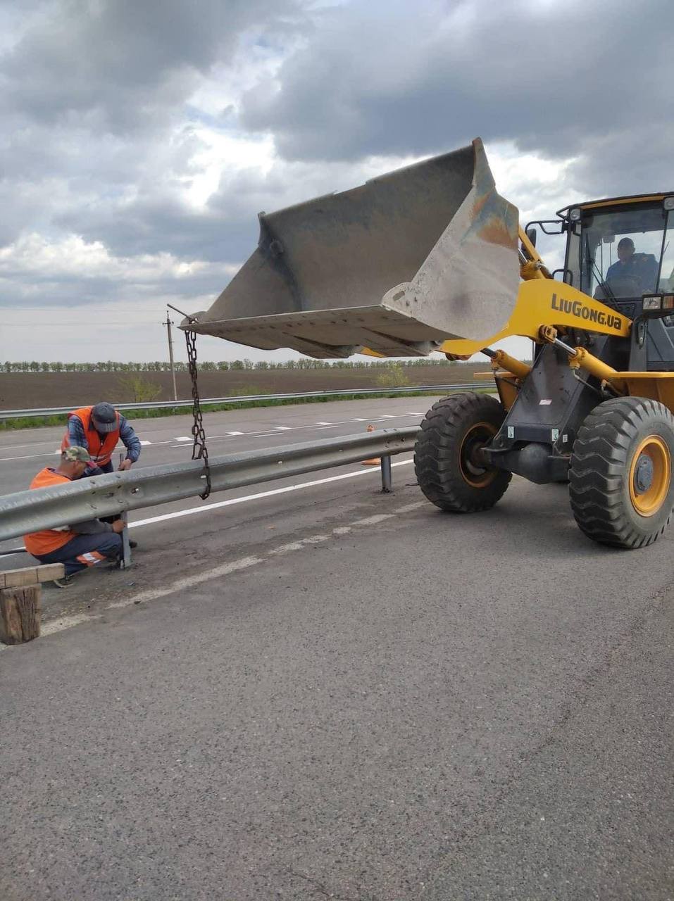 На дорогах Кiровоградщини виконують аварiйний ремонт