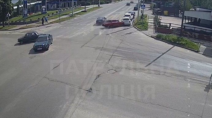 У Кропивницькому водій ВАЗу спричинив потрійне ДТП (ВІДЕО)