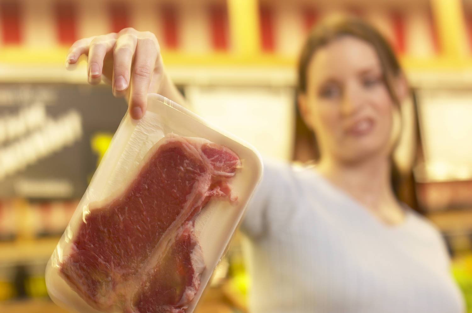 В одному з магазинів Кропивницького району знайшли протерміноване м’ясо