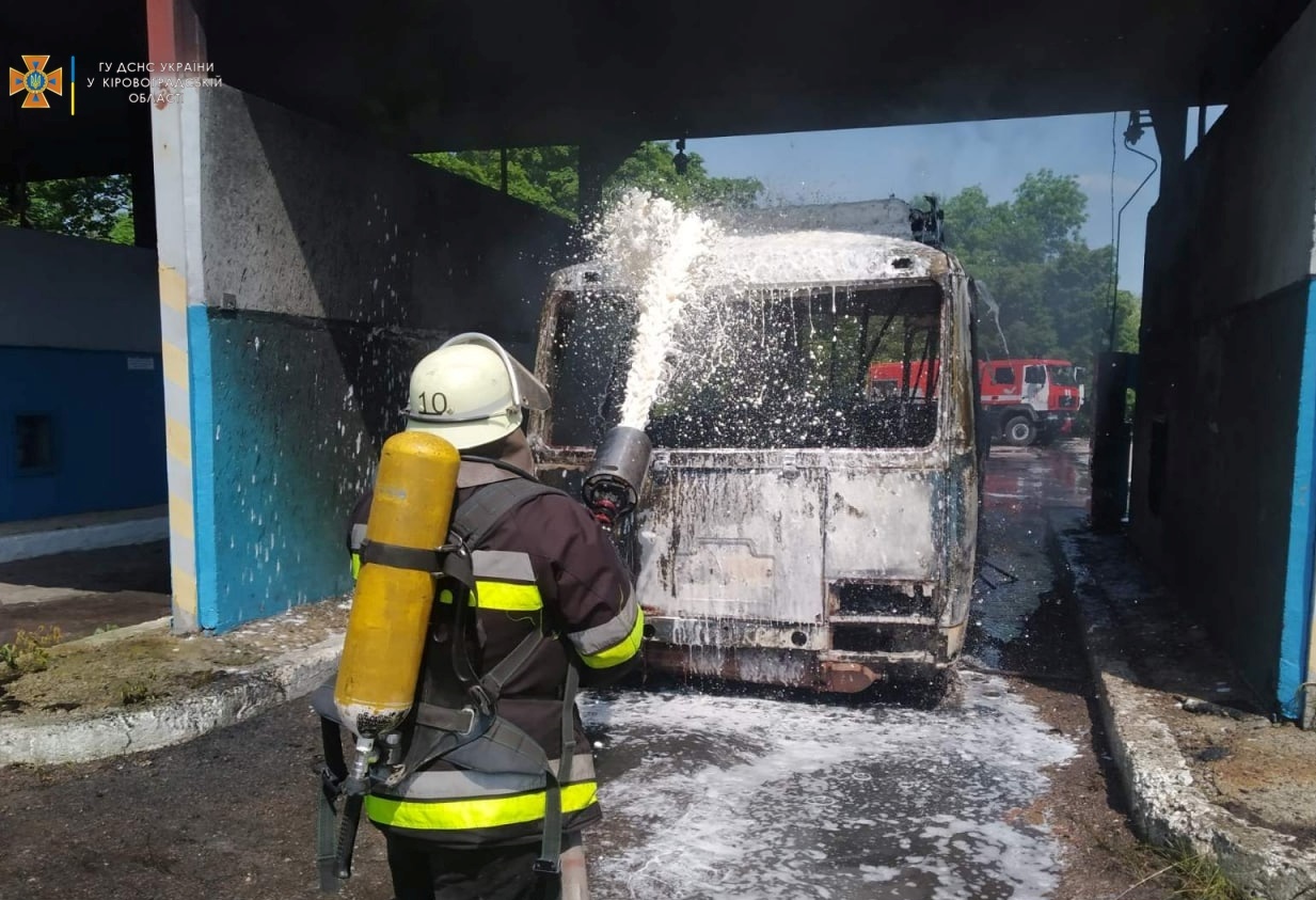 Через пожежу автобуса травмувався житель Кiровоградщини