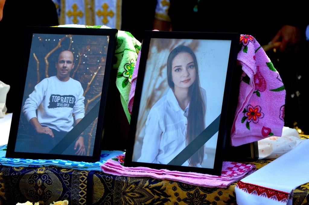 У Кропивницькому попрощалися iз загиблим подружжям      