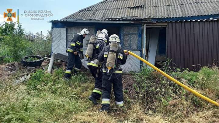 Дві пожежі побороли рятувальники Кiровоградщини минулої доби