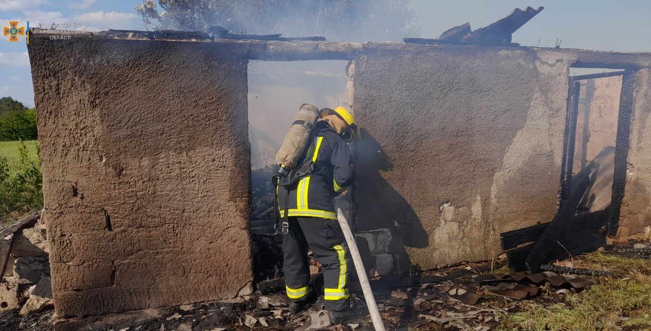 Протягом доби рятувальники Кіровоградщини загасили п’ять пожеж (ФОТО)