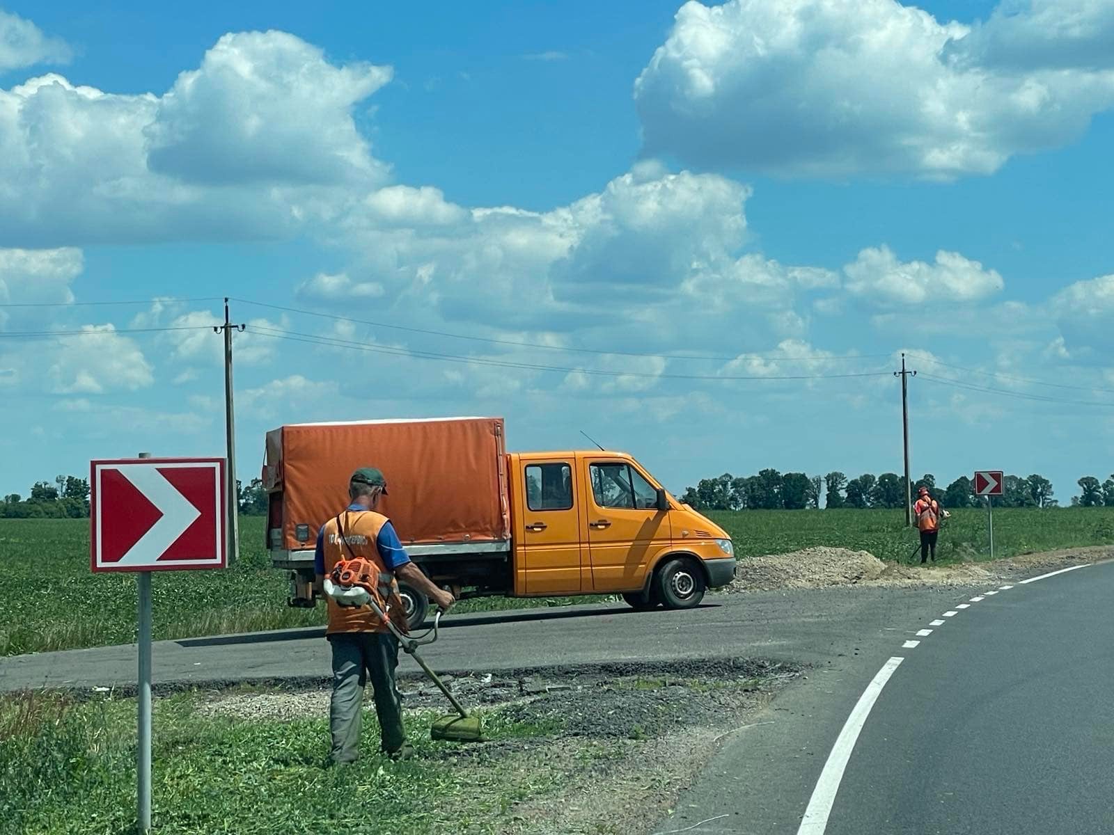 Дорожники приводять до ладу дорогу Кропивницький – Кривий Рiг
