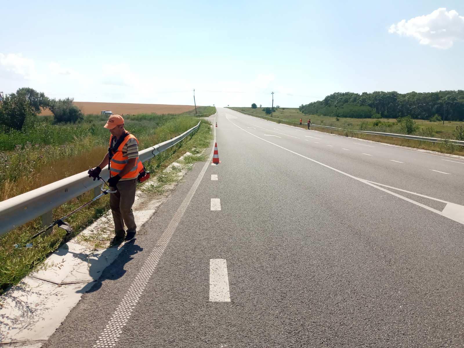 Дорожники Кіровоградщини підтримують порядок на автошляхах області (ФОТО)