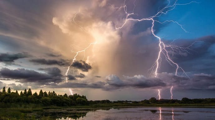 На території Кропивницького та Кiровоградщини оголосили штормове попередження