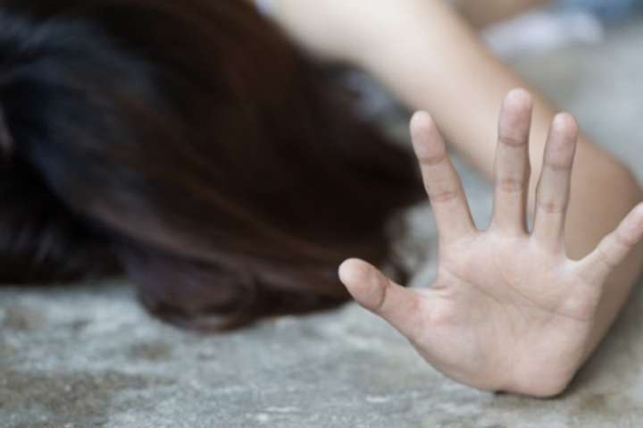 Двох жителів Кіровоградщини підозрюють у зґвалтуванні 19-річної дівчини