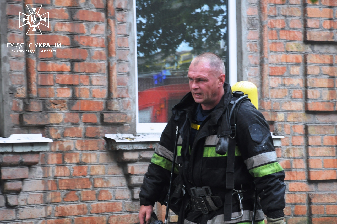 Двоповерховий приватний будинок у Кропивницькому рятували вогнеборці
