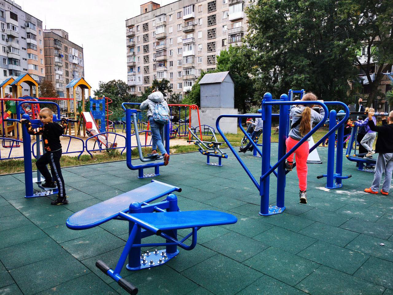 В Олександрії збудували дитячий спортивний майданчик