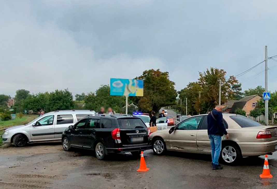 У Кропивницькому сталася ДТП за участі трьох автівок (ФОТО)