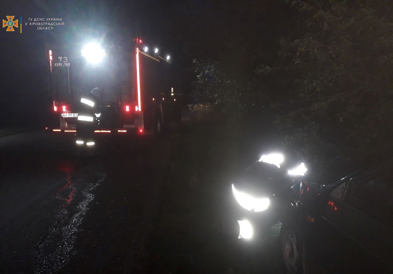 На Кіровоградщині водії легковиків двічі потрапляли в халепу (ФОТО)