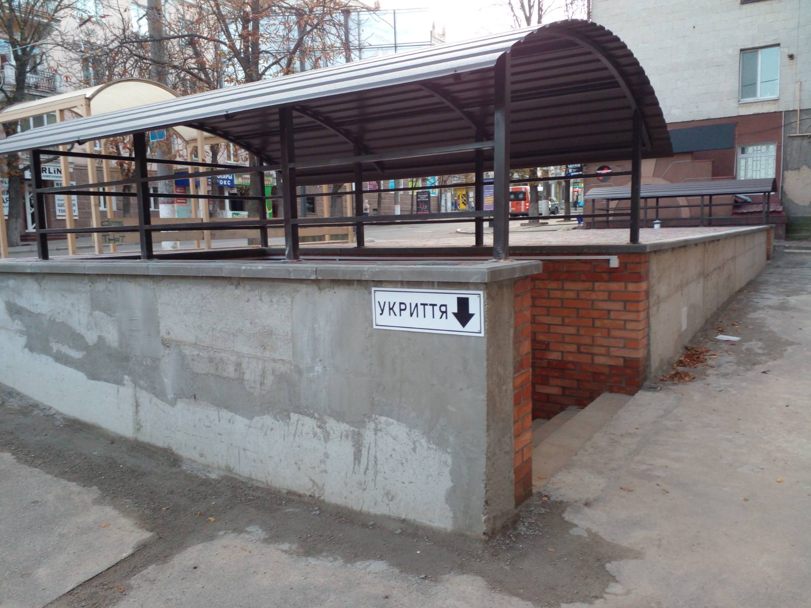 Перша зупинка-укриття з’явилася у Кропивницькому