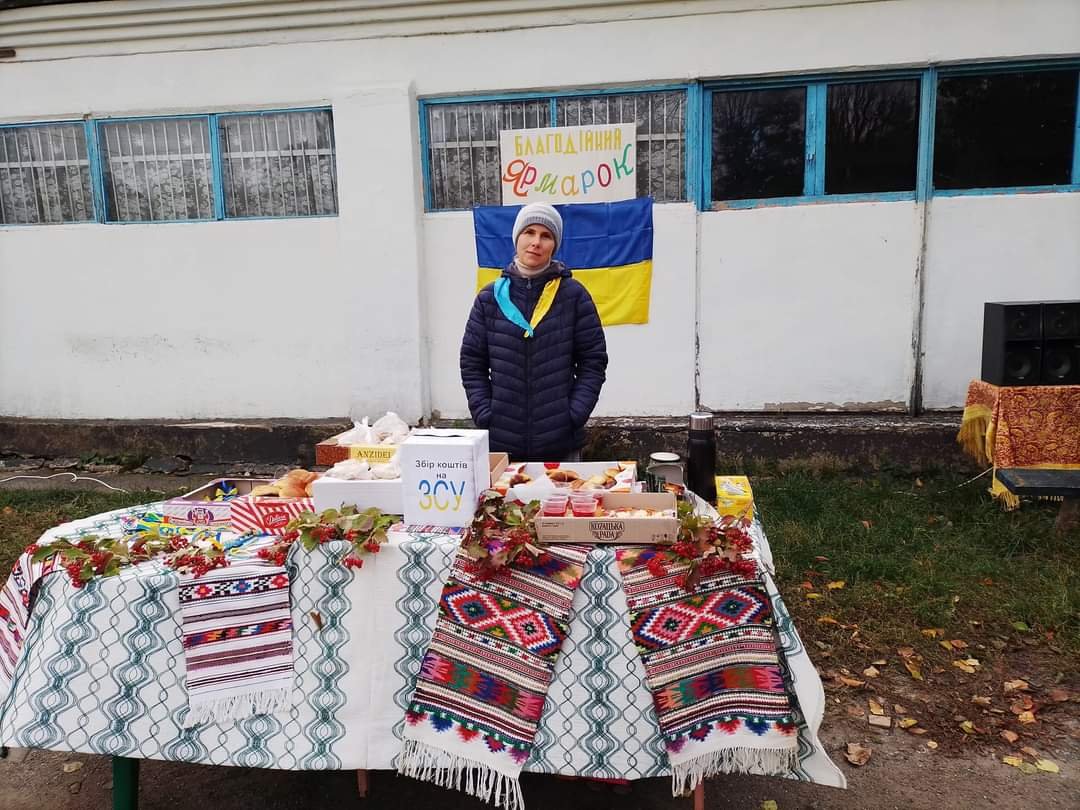 У громадi на Кiровоградщинi спiвами i пригощаннями збирали кошти для ЗСУ