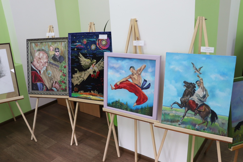 В Олександрії відкрилася благодійна виставка творчих робіт (ФОТО)