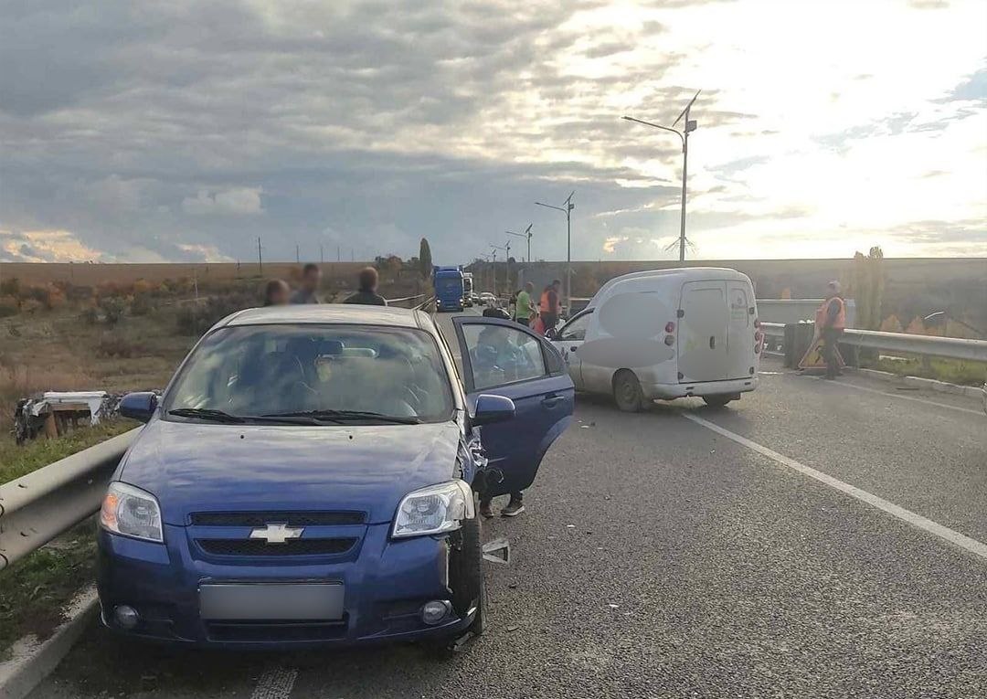 На Кіровоградщині двоє водіїв не поділили дорогу (ФОТО)