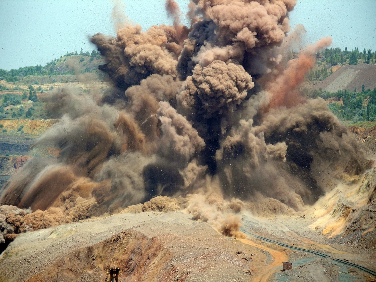 Жителiв Кiровоградщини попереджають про вибуховi роботи