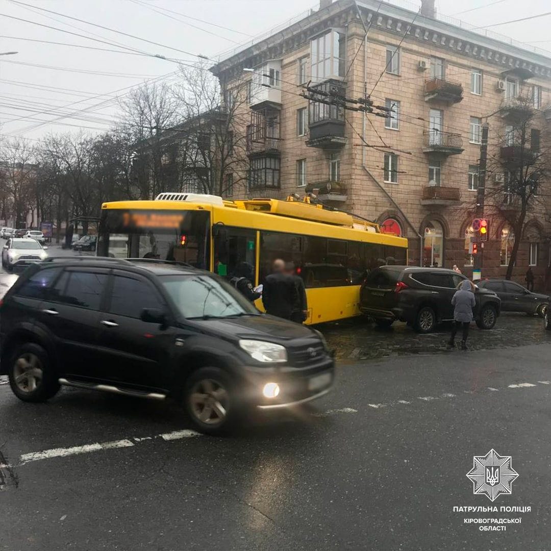 Водiй тролейбуса допустив ДТП у Кропивницькому