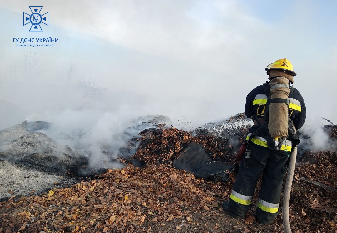 На Кіровоградщині рятувальникам довелося гасити сміття