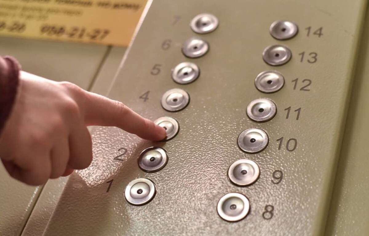 У Кропивницькому бабуся просиділа більше чотирьох годин у темному ліфті