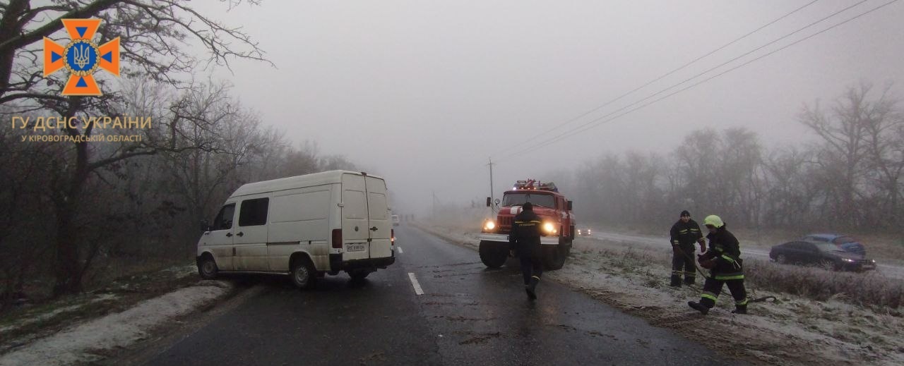 На Кіровоградщині рятували водіїв, які потрапили в халепу