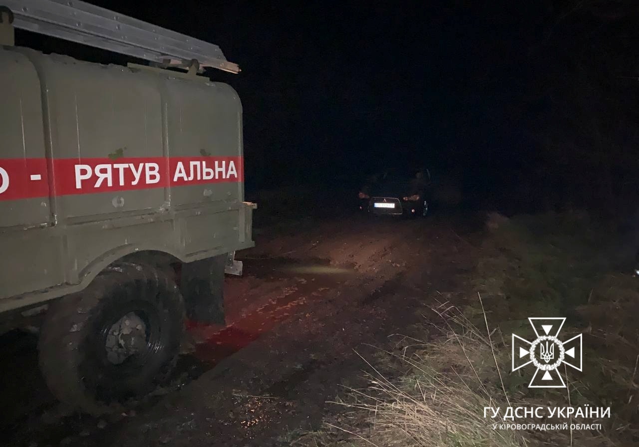 Рятувальники Кіровогрaдщини допомагали водіям подолати складні ділянки доріг