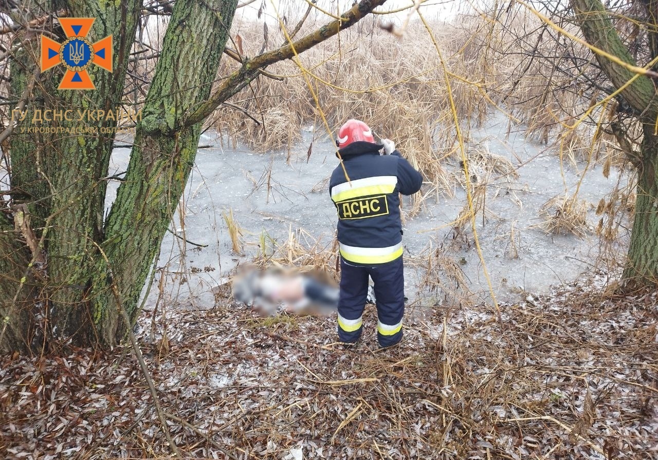 На Кіровоградщині зі ставка дістали тіло загиблої жінки