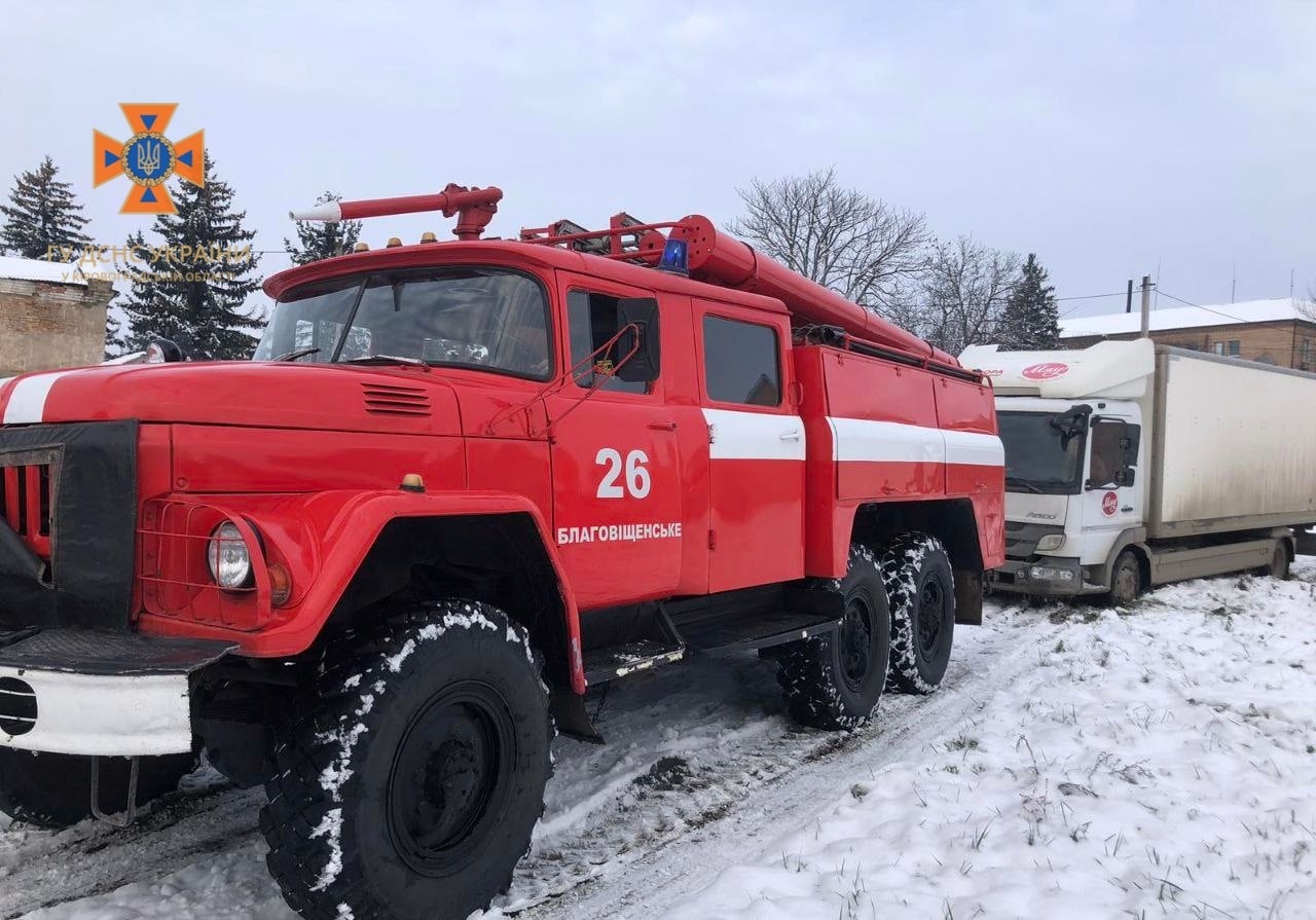 Рятувальники Кіровоградщини допомагають водіям, які потрапили у халепу (ФОТО)
